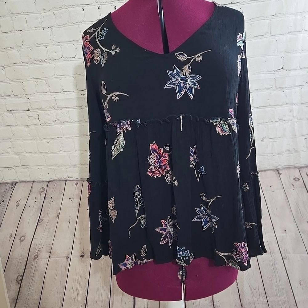 Karen Kane Black Floral Blouse M Bell Sleeve Babydoll Top Whimsigoth Fair Boho